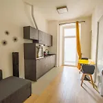 Oasis Cecilia *